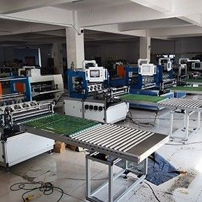 Μηχανή κατασκευής φίλτρου ελαίου 50HZ Φιλτράρισμα αυτοκινήτου Γραμμή κολλήματος Υπολογιστική